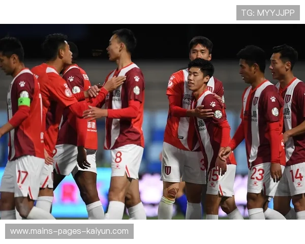 成都蓉城攻势如潮,禁区内局面一度混乱